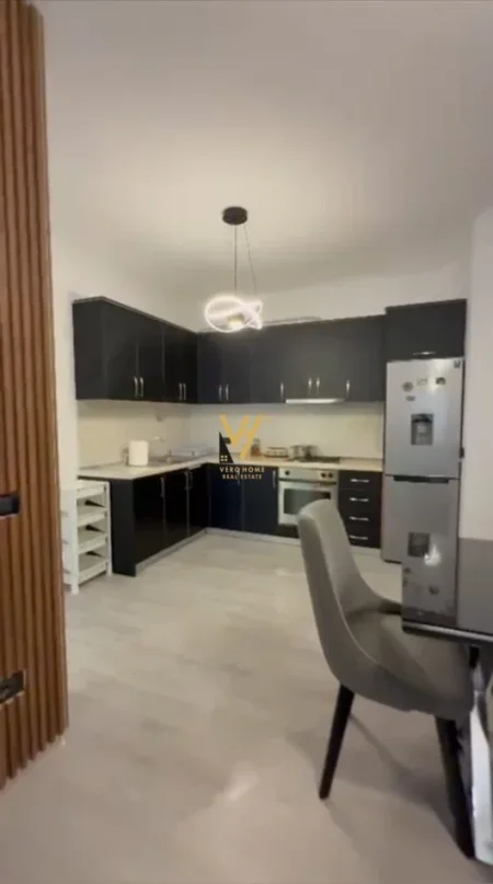 Tirane, jepet me qera apartament 1+1+Ballkon Kati 7, 83 m² 450 € (ASTIR)