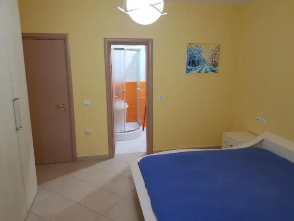 Tirane, jepet me qera apartament 2+1 Kati 4, 94 m² 700 € (9 Katshet)