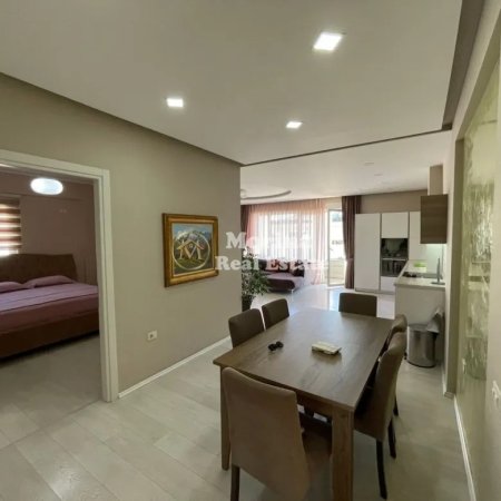 Tirane, jepet me qera apartament 3+1 Kati 4, 130 m² 1.400 € (Liqeni i Thate)