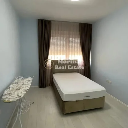 Tirane, jepet me qera apartament 3+1 Kati 4, 130 m² 1.400 € (Liqeni i Thate)