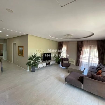 Tirane, jepet me qera apartament 3+1 Kati 4, 130 m² 1.400 € (Liqeni i Thate)