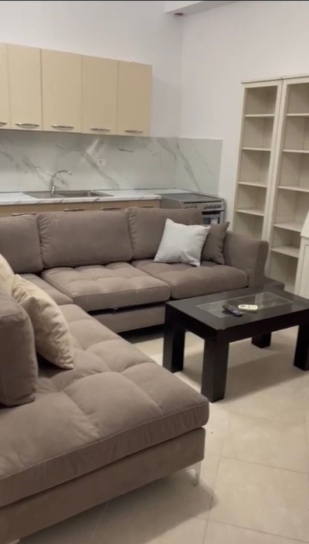 Shqiperi, jepet me qera apartament 1+1 Kati 2, 400 € (Kopshti Zoologjik)