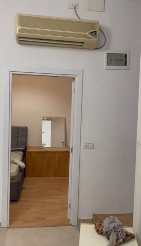 Shqiperi, jepet me qera apartament 1+1 Kati 2, 400 € (Kopshti Zoologjik)