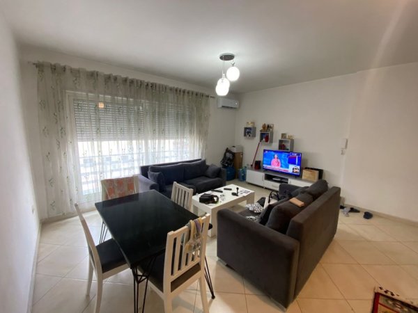 JEPET ME QIRA APARTAMENT 1+1 NE 5 MAJI , 450 Euro
