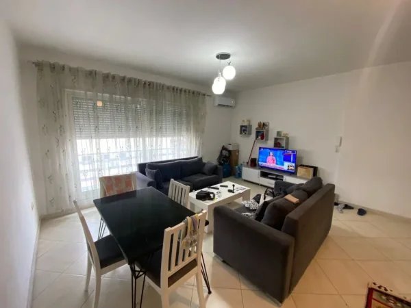 JEPET ME QIRA APARTAMENT 1+1 NE 5 MAJI , 450 Euro