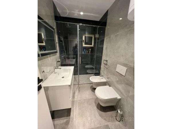 Tirane, jepet me qera apartament 2+1 Kati 7, 84 m² 700 € (Ish fusha Aviacionit)