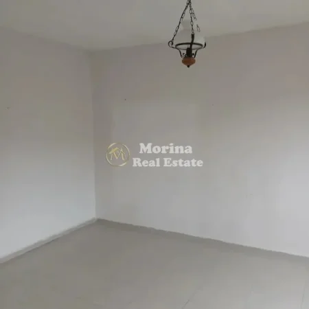 Tirane, jepet me qera apartament 1+1 Kati 2, 60 m² 250 € (Kombinat)
