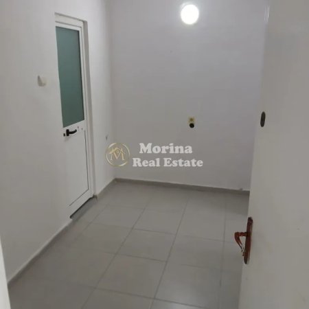 Tirane, jepet me qera apartament 1+1 Kati 2, 60 m² 250 € (Kombinat)
