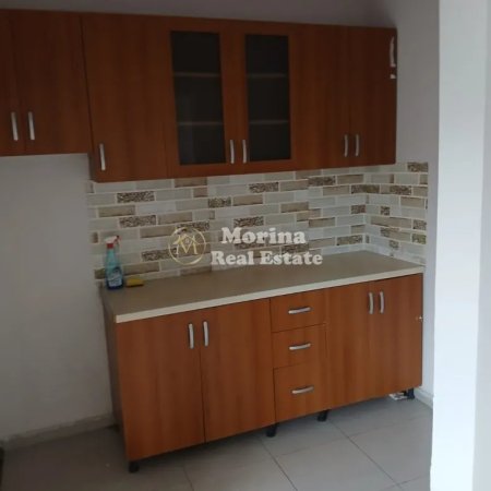 Tirane, jepet me qera apartament 1+1 Kati 2, 60 m² 250 € (Kombinat)