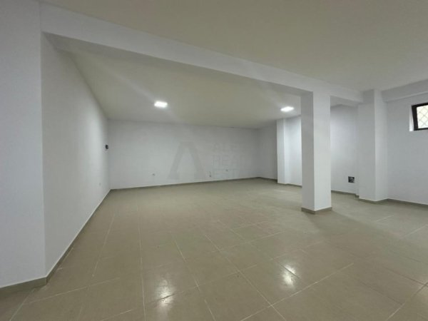 Tirane, jepet me qera apartament 1+1 Kati 1, 90 m² 900 € (Kopshti botanik)