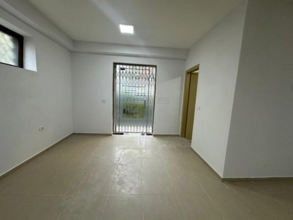 Tirane, jepet me qera apartament 1+1 Kati 1, 90 m² 900 € (Kopshti botanik)