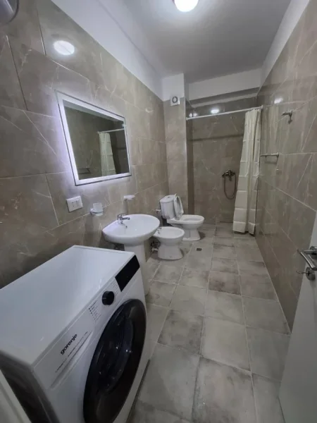 Tirane, jepet me qera apartament 2+1 Kati 5, 500 € 