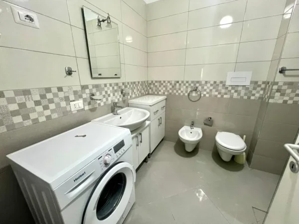 Tirane, jepet me qera apartament 2+1 Kati 3, 80 m² 580 € (rruga e Dibres)