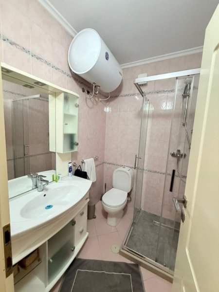 Tirane, jepet me qera apartament 3+1+Ballkon Kati 3, 140 m² 1.350 € (Blloku)