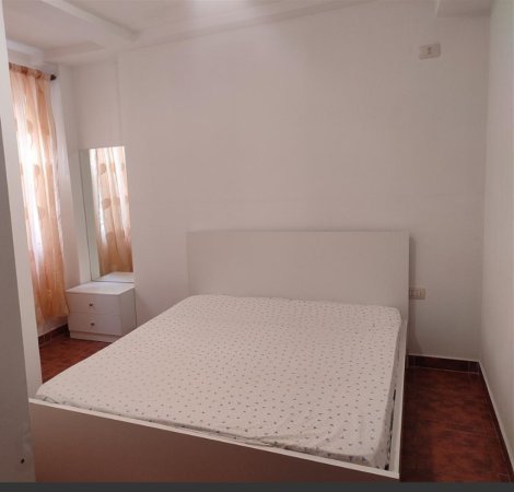 Tirane, jepet me qera garsonier 1+1 Kati 2, 30 m² (Mbrapa Fakultetit te Shkencave te Natyres, Bulevardi Zogu I Pare)
