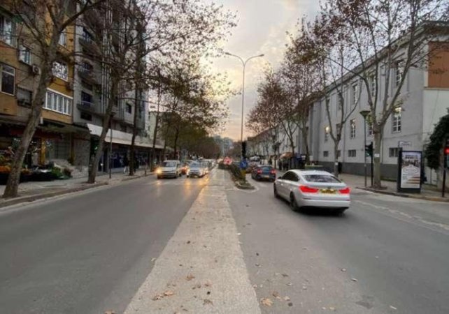 Shitet  Dyqan  300.000 Euro (Stacioni i Trenit)