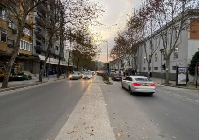 Shitet  Dyqan  300.000 Euro (Stacioni i Trenit)