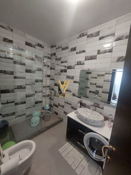 Tirane, jepet me qera apartament 2+1+Ballkon Kati 7, 140 m² 900 € (ISH ATSH)