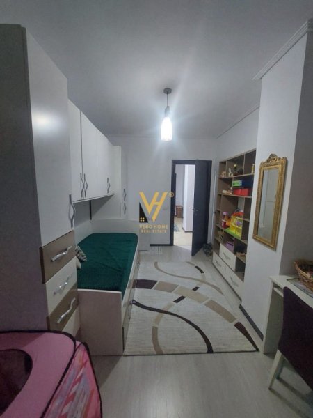 Tirane, jepet me qera apartament 2+1+Ballkon Kati 7, 140 m² 900 € (ISH ATSH)