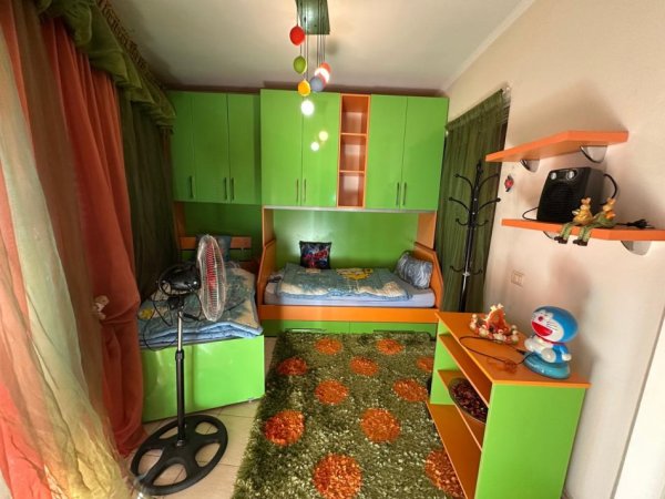 Tirane, jepet me qera apartament 2+1+Ballkon Kati 4, 110 m² 700 € (Rruga e Barrikadave)