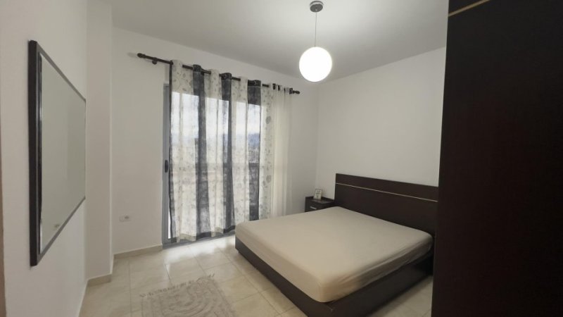 Tirane, jepet me qera apartament 1+1+Ballkon , 84 m² 500 € 