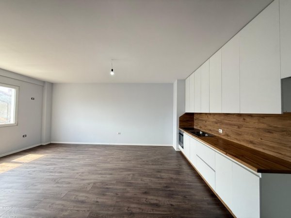 Tirane, jepet me qera apartament 2+1+Ballkon Kati 2, 92 m² 450 € (Sauk)