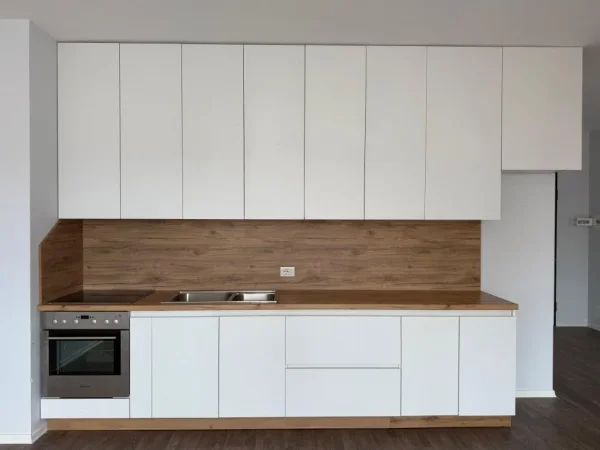 Tirane, jepet me qera apartament 2+1+Ballkon Kati 2, 92 m² 450 € (Sauk)