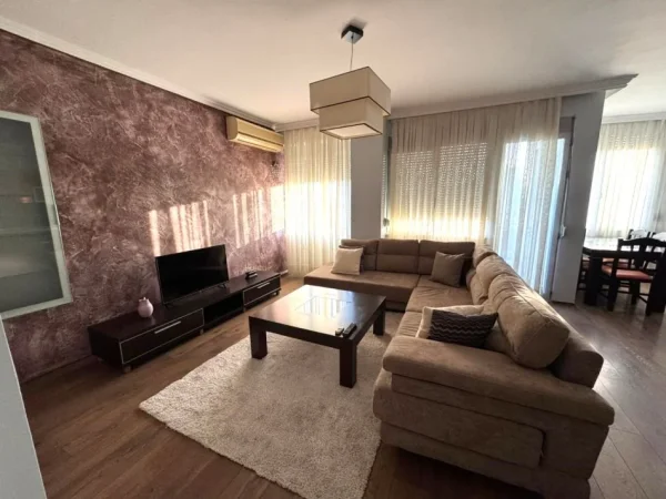 🏡 JEPET APARTAMENT ME QERA 2+1+2 TEK SELVIA, 800 Euro