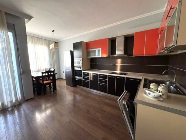 🏡 JEPET APARTAMENT ME QERA 2+1+2 TEK SELVIA, 800 Euro