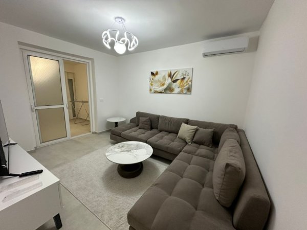 Tirane, jepet me qera apartament 2+1 Kati 2,