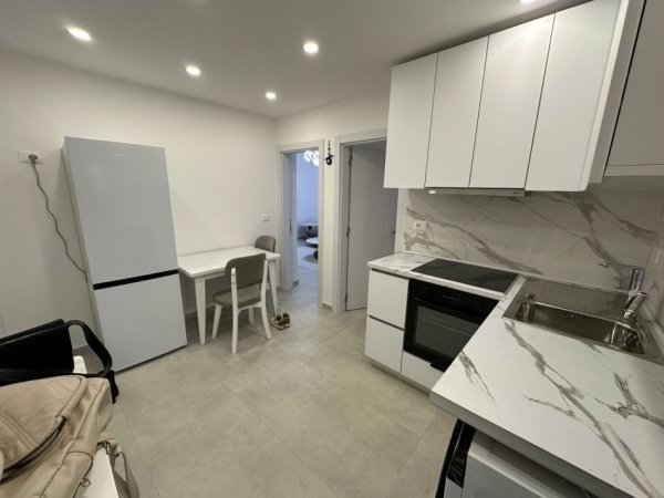 Tirane, jepet me qera apartament 2+1 Kati 2,