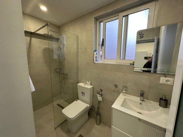 Tirane, jepet me qera apartament 2+1 Kati 2,