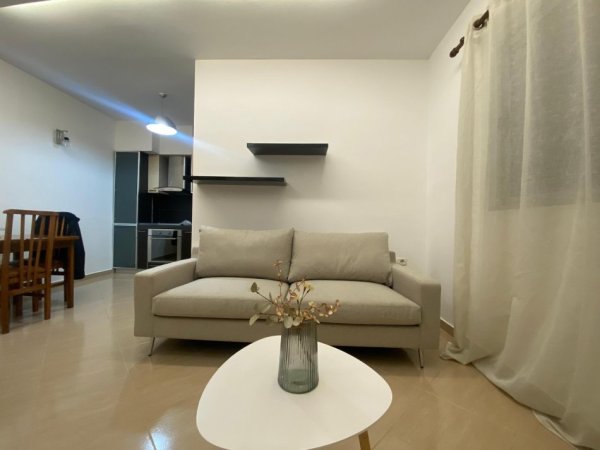 Tirane, jepet me qera apartament 1+1+Ballkon , 500 € 