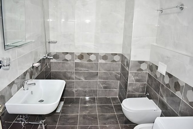 Tirane, jepet me qera apartament 1+1+Ballkon Kati 5, 69 m² 500 € (Zogu i Zi)