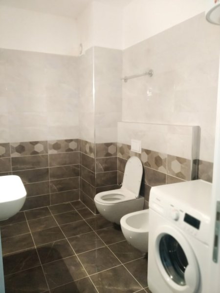 Tirane, jepet me qera apartament 1+1+Ballkon Kati 5, 69 m² 500 € (Zogu i Zi)