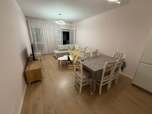 Tirane, jepet me qera apartament 1+1+Ballkon Kati 3, 75 m² 550 € (5 MAJI)