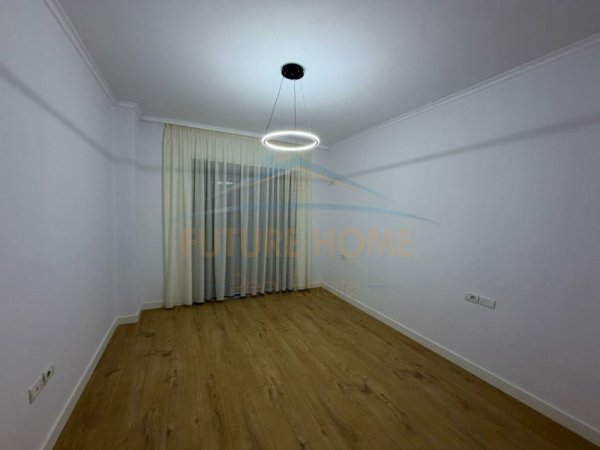 Tirane, shitet apartament 2+1+Aneks+Ballkon Kati 8, 98 m² 153.000 € (UNAZE E RE)