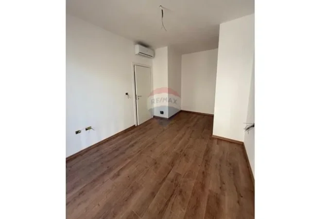 Tirane, jepet me qera zyre , 60 m² 600 € (Zogu i Zi)