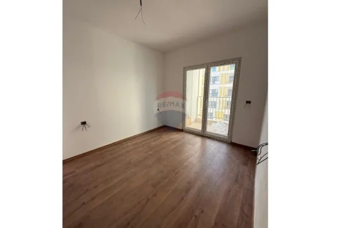 Tirane, jepet me qera zyre , 60 m² 600 € (Zogu i Zi)