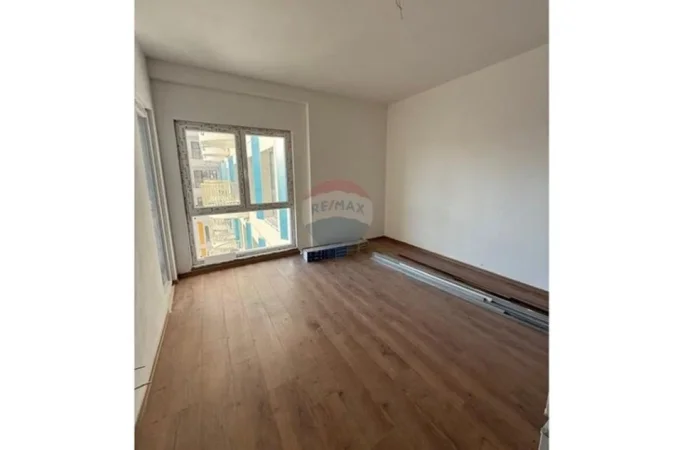 Tirane, jepet me qera zyre , 60 m² 600 € (Zogu i Zi)