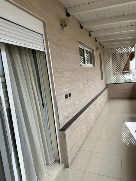 Tirane, jepet me qera apartament 2+1+Ballkon Kati 5, 85 m² 600 € (Ih parku, Globe)