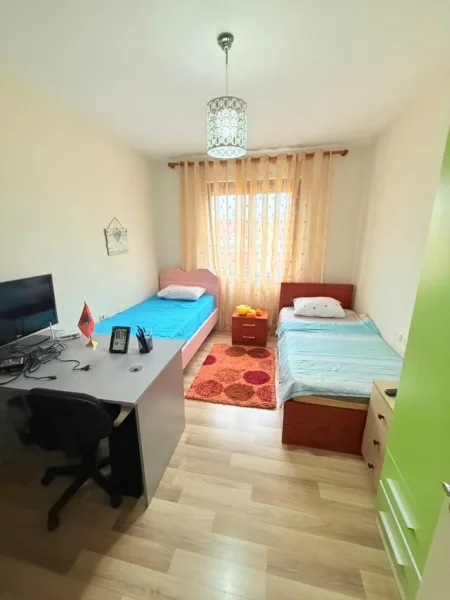 Tirane, jepet me qera apartament 2+1+Ballkon Kati 7, 80 m² 600 € (Fusha Aviacionit)