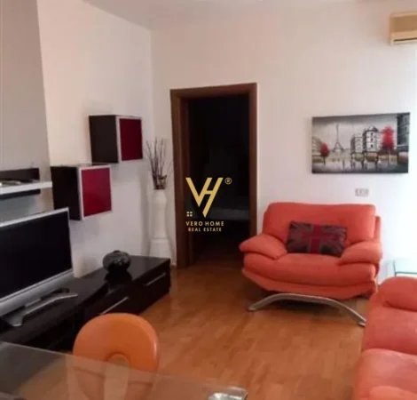 Tirane, jepet me qera apartament 1+1+Ballkon Kati 4, 74 m² 600 € (21 DHJETORI)