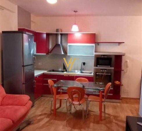Tirane, jepet me qera apartament 1+1+Ballkon Kati 4, 74 m² 600 € (21 DHJETORI)