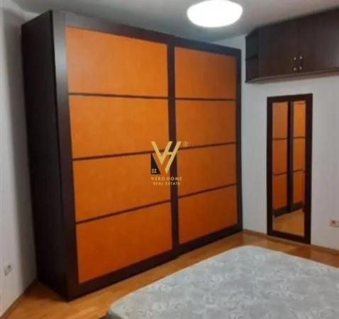 Tirane, jepet me qera apartament 1+1+Ballkon Kati 4, 74 m² 600 € (21 DHJETORI)