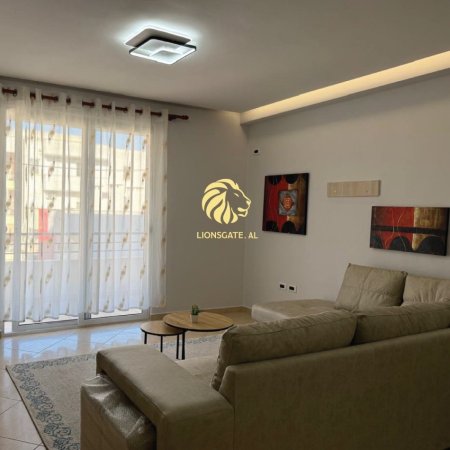 Tirane, jepet me qera apartament 1+1+Ballkon Kati 7, 74 m² 430 € 