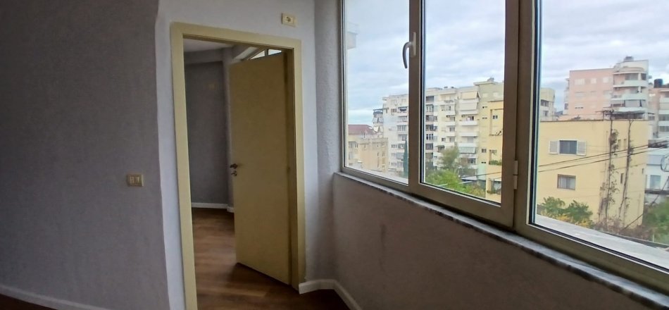 Tirane, shitet apartament 1+1 Kati 3, 84.000 € (rr. Dalip Topi)