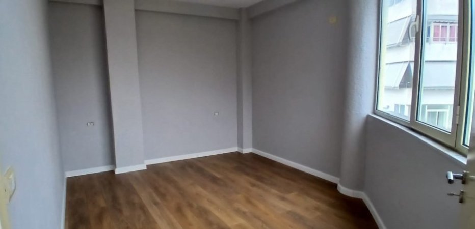 Tirane, shitet apartament 1+1 Kati 3, 84.000 € (rr. Dalip Topi)