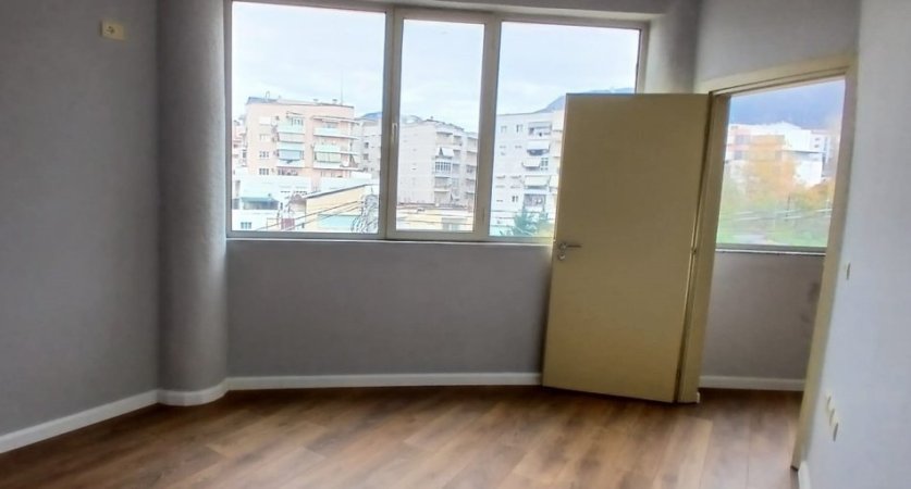 Tirane, shitet apartament 1+1 Kati 3, 84.000 € (rr. Dalip Topi)