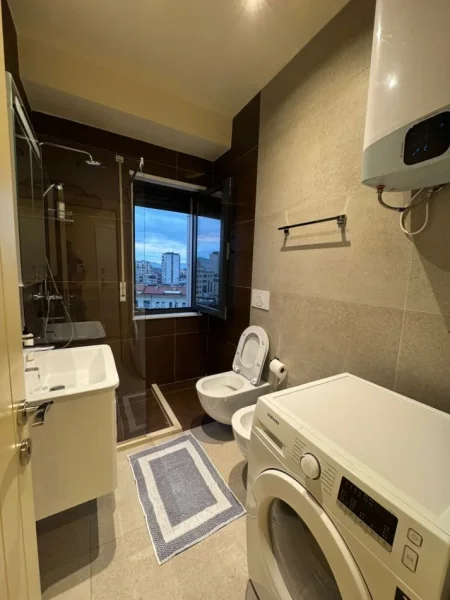 Tirane, jepet me qera apartament 1+1 Kati 7, 67 m² 750 € (Qender)